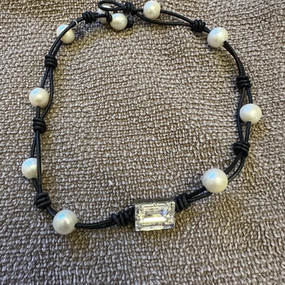 Victoria Lynn Pearl Leather and Rhinestone choker necklace - Picture 2 of 2